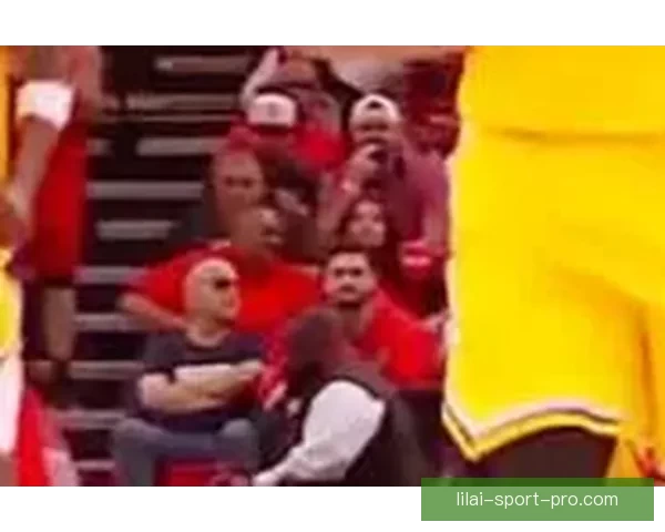 NBA历史首例父子同场助攻 布朗尼接詹姆斯传球命中三分